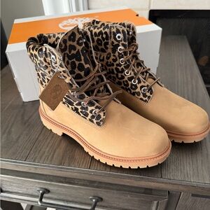 Timberland Women's Tan Nubuck Lace-Up Boots with Leopard Print Collar